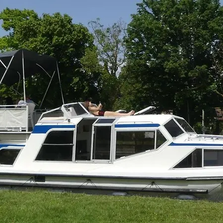 Botel Le Mydol Sejour Atypique Et Unique Sur Un Bateau *