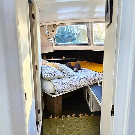 Botel Le Mydol Sejour Atypique Et Unique Sur Un Bateau *
