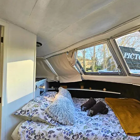 Le Mydol Sejour Atypique Et Unique Sur Un Bateau Botel *