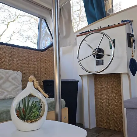 Botel Le Mydol Sejour Atypique Et Unique Sur Un Bateau