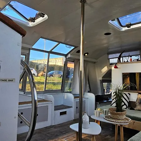 Le Mydol Sejour Atypique Et Unique Sur Un Bateau Botel Castelnaudary