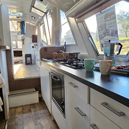 Le Mydol Sejour Atypique Et Unique Sur Un Bateau Botel *