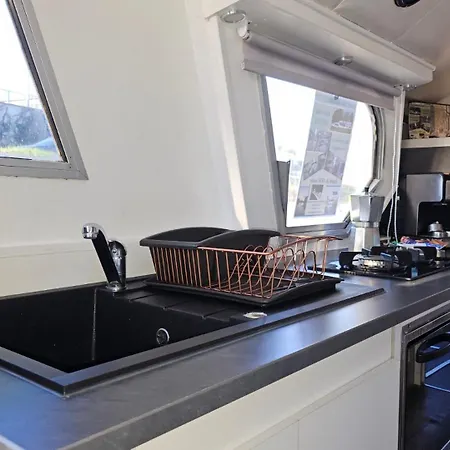 Le Mydol Sejour Atypique Et Unique Sur Un Bateau *